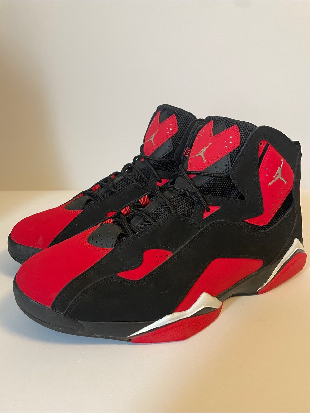 Nike Men's Black and Red High-Top Athletic Sneakers